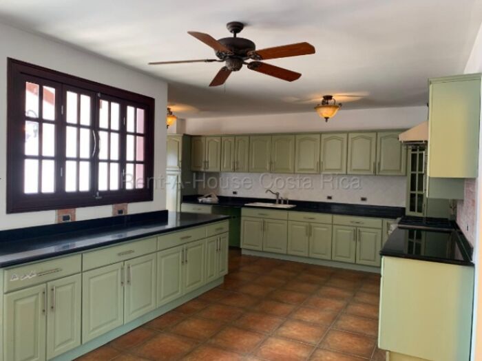 Hotel holístico en venta con casa independiente y espacios para bienestar integral #26-2007 GS en San Antonio, Escazú, San José — $1,500,000
