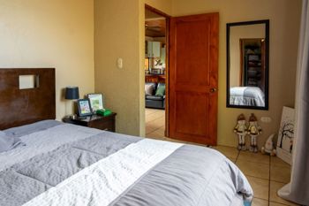 Home with a View of the Valley, 10 Minutes from the Center of Atenas en Mercedes, Atenas, Alajuela — $1,200 - Foto 4 de 22
