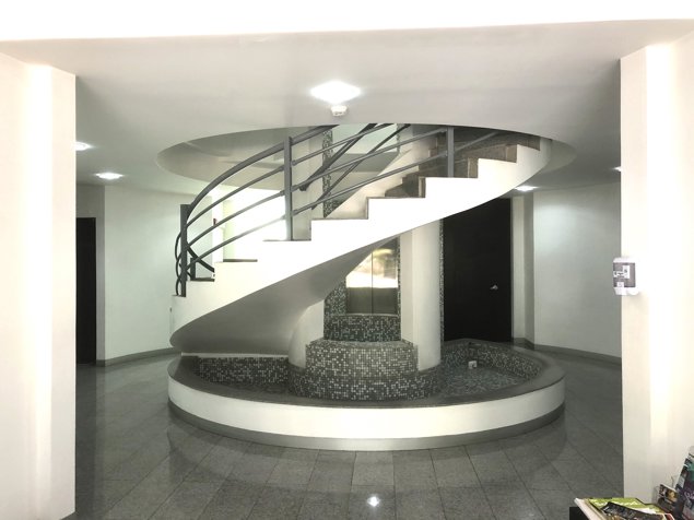 ALQUILO Oficina en el Oficentro PRISMA BUSINESS CENTER en San Rafael, Escazú, San José — $1,600 - Foto 3 de 12