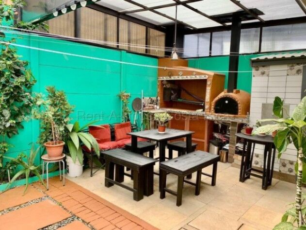 Venta de Casa Amueblada en Agua Caliente-Cartago. RAH 26-1504 in Aguacaliente, Cartago — ₡ 63 000 000