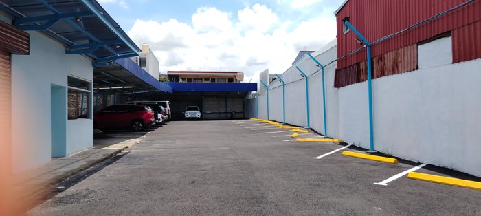 Local con Parqueo Publico en Alquiler,sobre calle principal,PJG9502211 en Guadalupe, Goicoechea, San José — $6,800