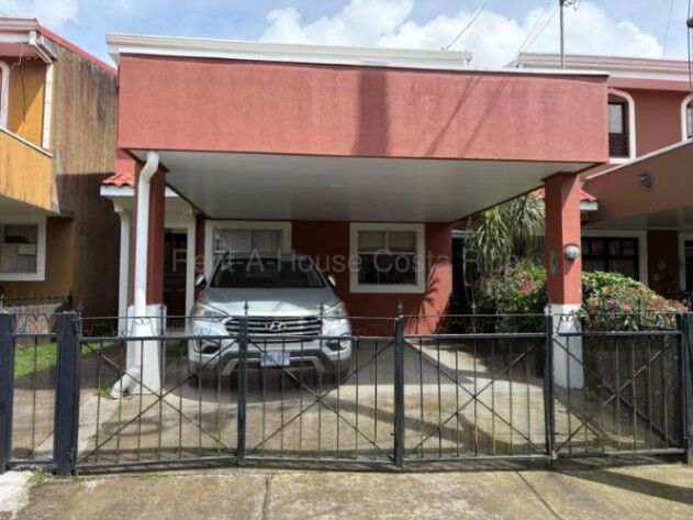 Se alquila casa en La Trinidad Moravia 26-2230 in La Trinidad, Moravia, San José — ₡ 600 000