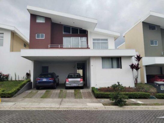 Se vende espaciosa casa con patio en condominio de Sabanilla San José 24-1615 in San Pedro, Montes De Oca, San José — $450,000