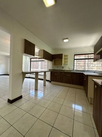 VENDO CASA EN SAN FCO DE DOS RÍOS. in San Francisco de Dos Ríos, San José — $240,000 - Photo 2 of 18
