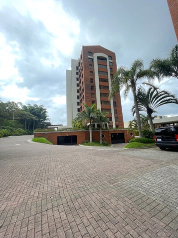 Apartamento de lujo en alquiler, condominio Monteplata. en Escazú, San José — $4,800 - Foto 2 de 36