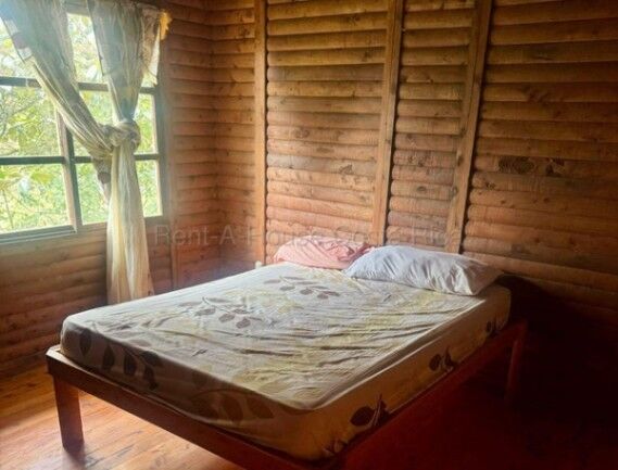 Hermosa casa cabaña-Amplio Lote para conectar con la naturaleza  en San Isidro, El Guarco, Cartago — ₡ 53 000 000