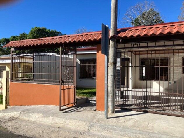 SE VENDE CASA NUEVA, CÉNTRICA Y DE ALTA PLUSVALÍA EN ATENAS, ALAJUELA-COSTA RICA. in Atenas, Alajuela — ₡ 130 000 000
