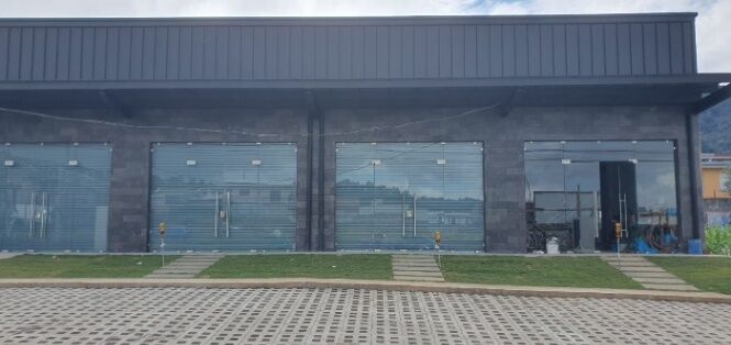 REMATE! VENTA DE DOS LOCALES EN PLAZA COMERCIAL, CARTAGO, LA UNIÓN, SAN RAFAEL  en San Rafael, La Unión, Cartago — ₡ 100 000 000