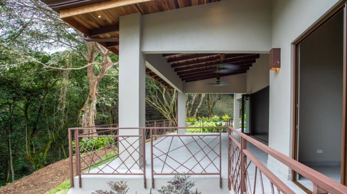 En construcción: pronto será una casa muy bien terminada en Atenas, Alajuela — $845,000 - Foto 2 de 20