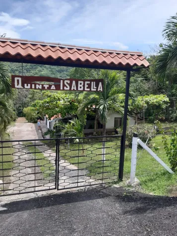 VENTA DE QUINTA, PUNTARENAS, CALDERA, BARRIO VILLANUEVA en Caldera, Esparza, Puntarenas — ₡ 60 000 000