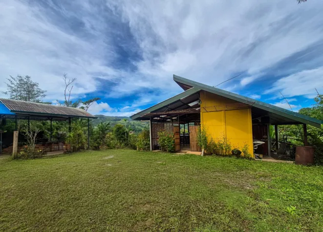 Propiedad Privada con Vistas a las Montañas y Dos Casas en Villa Nueva en El General, Pérez Zeledón, San José — $169,999