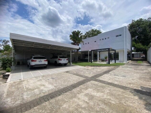 Venta de casa estilo contemporanea en Orotina Centro en Orotina, Alajuela — $595,000