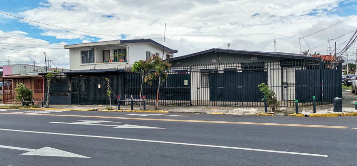 VENTA DE 4 APARTAMENTOS Y 1 CASA ESQUINERA, SAN JUAN, TIBÁS, SAN JOSÉ in San Juan, Tibás, San José — $330,000