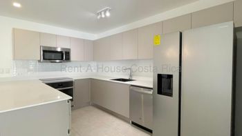 Venta de Casa en San Rafael de Escazú. RAH 27-316 in San Rafael, Escazú, San José — $340,000 - Photo 2 of 20