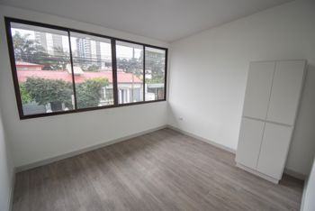 Apartamento con Línea Blanca de 1 Habitación en Barrio Escalante in Carmen, San José — $125,900 - Photo 4 of 9