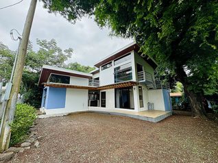 Casa Moderna en Venta en Playas del Coco – 2 Habitaciones