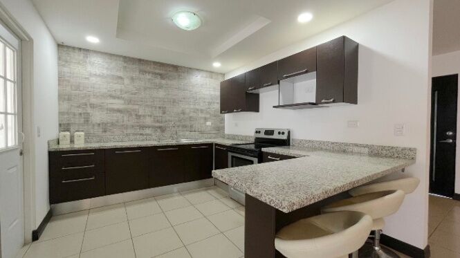 Venta de Casa en San Rafael de Escazú. RAH 26-33 en San Rafael, Escazú, San José — $319,000