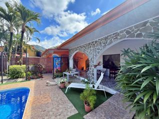 Venta de casa hostel c/piscina y gimnasio, Jacó, Garabito. (MV) in Jacó, Garabito, Puntarenas — $694,000 - Photo 2 of 19