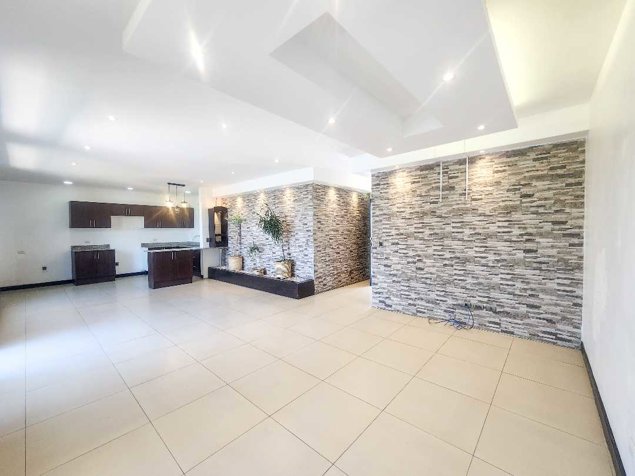 🏡 VENTA DE REMATE BANCARIO DE CASA EN HEREDIA en Ulloa, Heredia — $210,000 - Foto 3 de 29