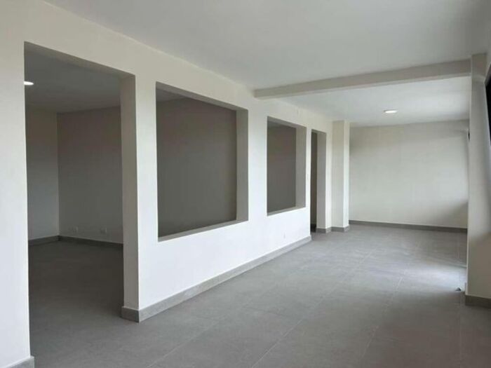 Pequeña comunidad en residencial de calle sin salida. Escazú in San Rafael, Escazú, San José — $1,100