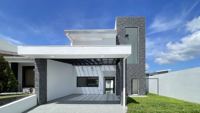 Brand-New Home for Sale in Condominio Montezuma, Grecia in San José, Atenas, Alajuela — ₡ 165 000 000