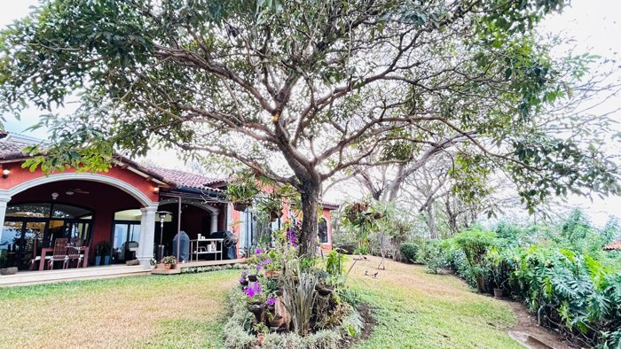 Villa Real, Santa Ana | Casa de 1 piso. ¡Vista Panoramica! in Pozos, Santa Ana, San José — $1,270,000