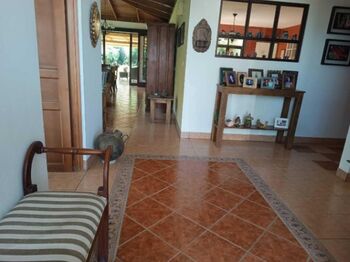 Venta de Confortable Casa en Guachipelin, Escazú / Mls. 24-1294 OFC JB en San Rafael, Escazú, San José — $750,000 - Foto 4 de 14
