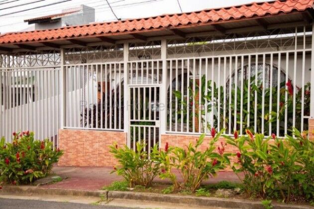 Venta de Casa en Invu Las Cañas, Alajuela. RAH 26-2168 en Alajuela — ₡ 89 000 000