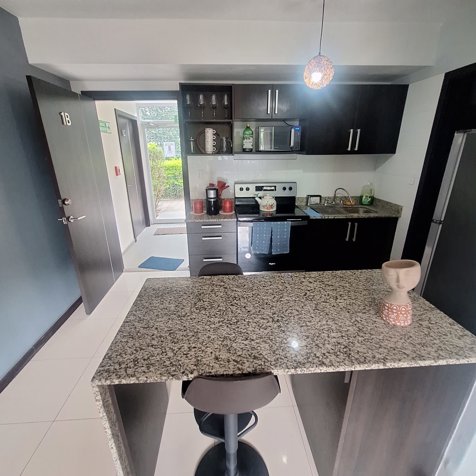 Alquiler de apartamento AMOBLADO Río Oro, Santa Ana. Piso 1 con patio en Santa Ana, San José — $1,400 - Foto 3 de 19