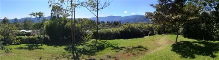 Quinta con Hermoso Chalet en Paraíso, Cartago, Costa Rica en Paraíso, Cartago — ₡ 183 000 000