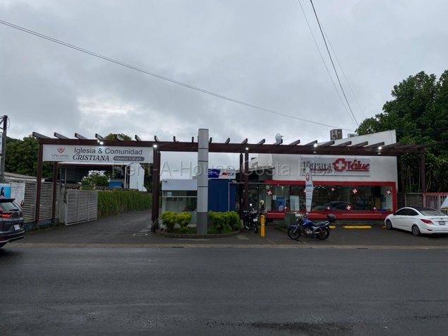 Venta de plaza comercial con 10 locales arrendados en La Guácima #26-2206 GS in Alajuela — $1,400,000