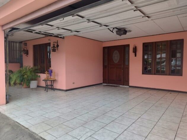 Propiedad en venta contiguo al mas x menos de san Antonio , uso de suelo mixto!! en San Antonio, Desamparados, San José — ₡ 94 000 000