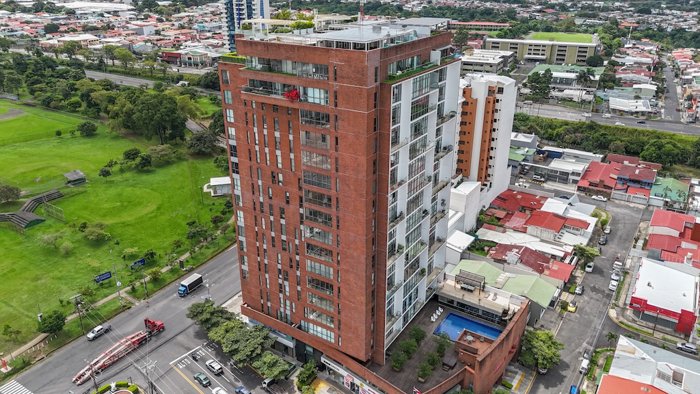 Apartamento de 2 Habitaciones en Metropolitan Tower en Mata Redonda, San José — $395,000
