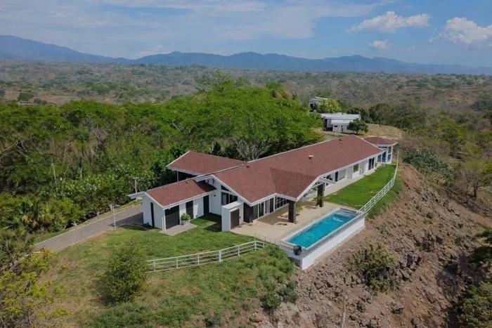 VISTA AL OCÉANO | PACÍFICO CENTRAL, COSTA RICA en Orotina, Alajuela — $990,000