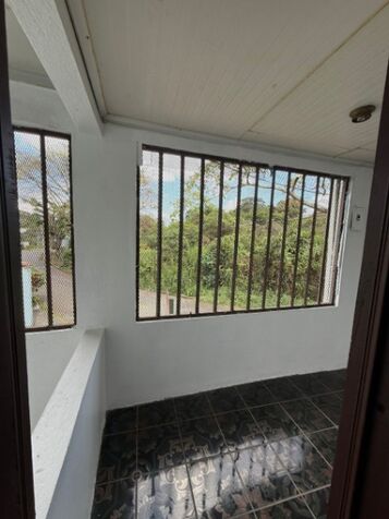 Casa segura, amplea y bien ubicada.  en San Rafael Arriba, Desamparados, San José — ₡ 215 000