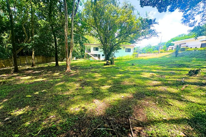 Venta de Lote, Condominio Bosques del Sol, Coyolar, Orotina (FAU) in Coyolar, Orotina, Alajuela — ₡ 40 000 000