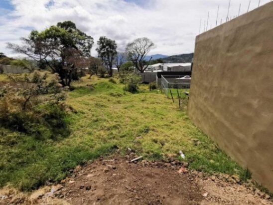 Se vende lote de 332m2 en San Antonio Escazú 25-1717 en San Antonio, Escazú, San José — ₡ 55 000 000