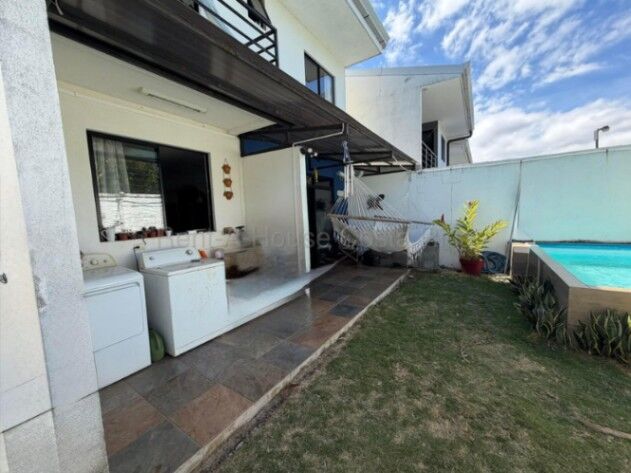 Venta de Casa en Mercedes de Heredia. RAH 26-1796 in Ulloa, Heredia — $260,000
