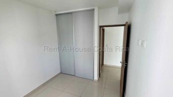 Alquiler de Apartamento en Bambú Rivera, Tibás. RAH 26-2149 in Cinco Esquinas, Tibás, San José — $1,200 - Photo 5 of 18