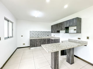 Se Alquila Moderna Casa de 2 Habitaciones en el Condominio Acacia en La Ceiba, Orotina, Alajuela — 680 000 ₡ - Foto 5 de 33