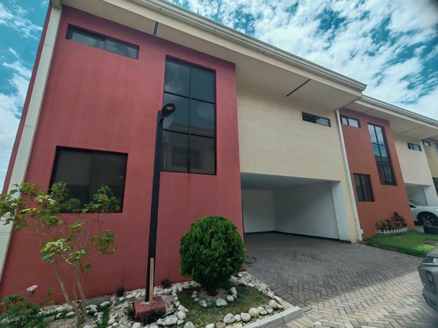 Casa en Venta en Condominio Vistas del Cafetal- Moravia en La Trinidad, Moravia, San José — ₡ 107 000 000 - Foto 2 de 32