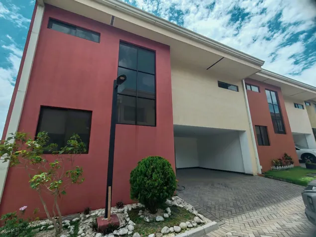 House for Sale in Vistas del Cafetal Condominium - Moravia in La Trinidad, Moravia, San José — ₡ 107 000 000 - Photo 2 of 32