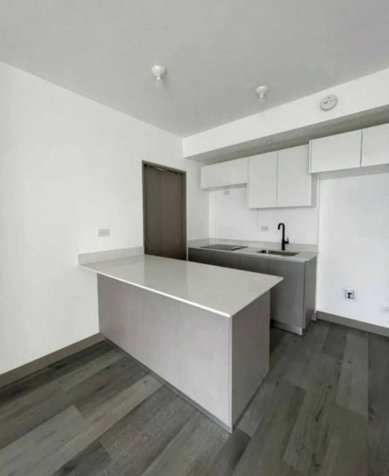 VENDO HERMOSO APARTAMENTO CON PARQUEO EN TORRE SER, ESCALANTE in Carmen, San José — $1,400