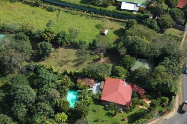 Se vende casa con mas de 10,000m2 de lote en Bajo carrillo 23-1944 en Carrillos, Poás, Alajuela — $1,000,000