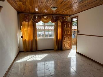 CASA Espaciosa TIBAS SAN JUAN en San Juan, Tibás, San José — 92 000 000 ₡ - Foto 4 de 12