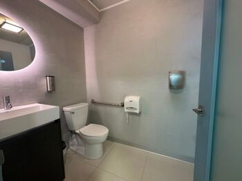 ALQUILO OFICINA COMERCIAL EN SANTA ANA. en Santa Ana, San José — $1,300 - Foto 4 de 8