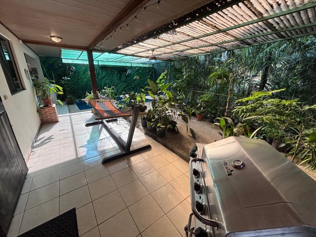 Casa amueblada con piscina en Atenas en Atenas, Alajuela — $199,000 - Foto 3 de 15