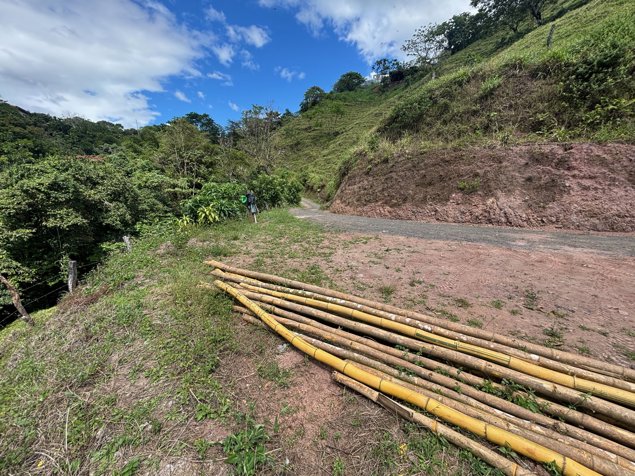 Finca de 30.000m2 (7,5 acres) ubicada a 10 minutos con vistas en Atenas, Alajuela — $525,000 - Foto 3 de 18
