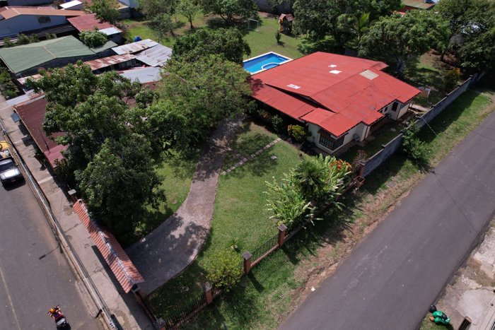 Propiedad Esquinera con Casa  en el Centro de Atenas en Atenas, Alajuela — $650,000 - Foto 2 de 25
