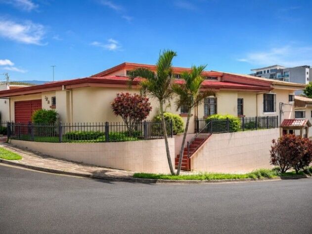 VENDO CASA ESQUINERA EN PAVAS-SAN JOSÉ. in Pavas, San José — $317,000